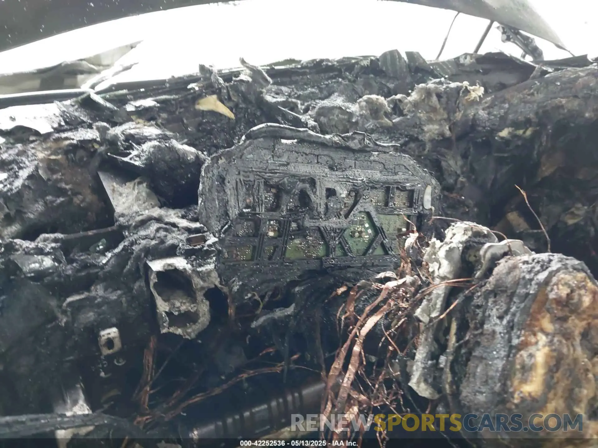 7 Photograph of a damaged car 5UXCR6C04N9K85076 BMW X5 2022