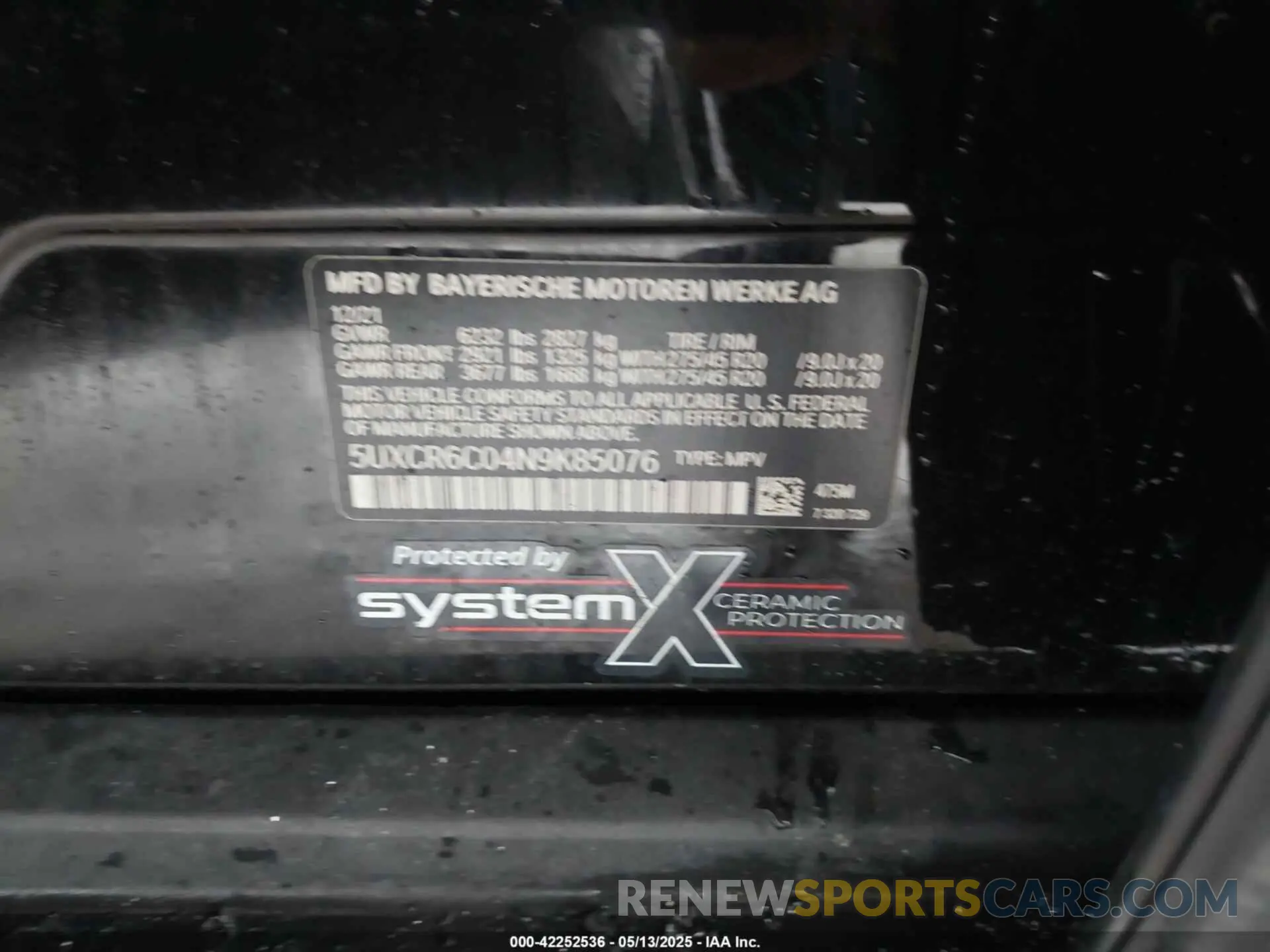 9 Photograph of a damaged car 5UXCR6C04N9K85076 BMW X5 2022