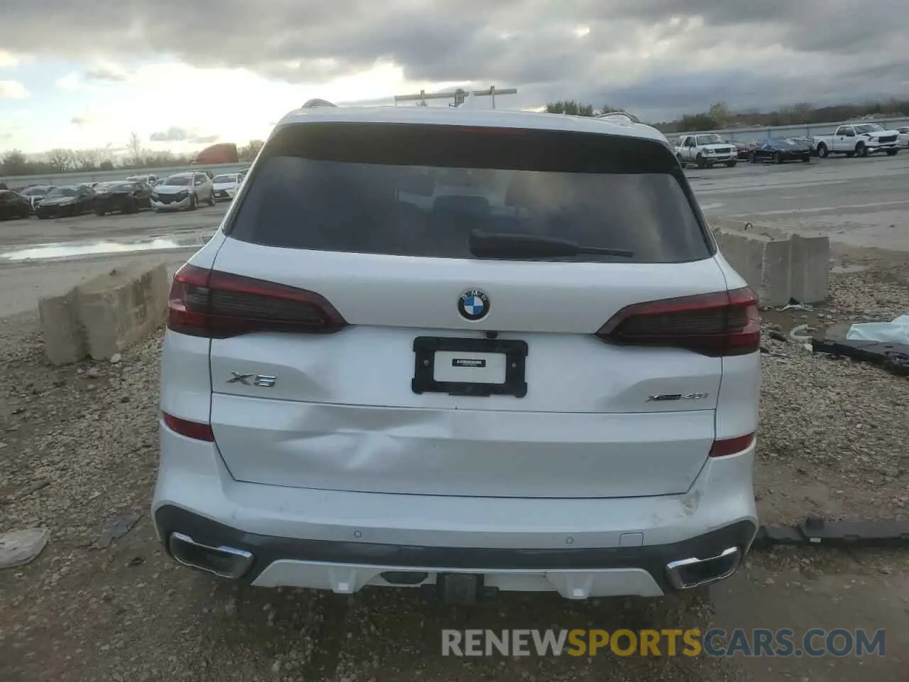 6 Photograph of a damaged car 5UXCR6C04N9M45490 BMW X5 2022