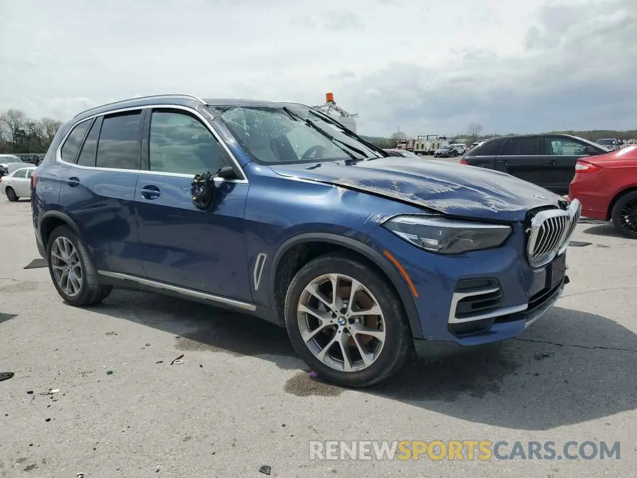 4 Photograph of a damaged car 5UXCR6C05N9K39353 BMW X5 2022