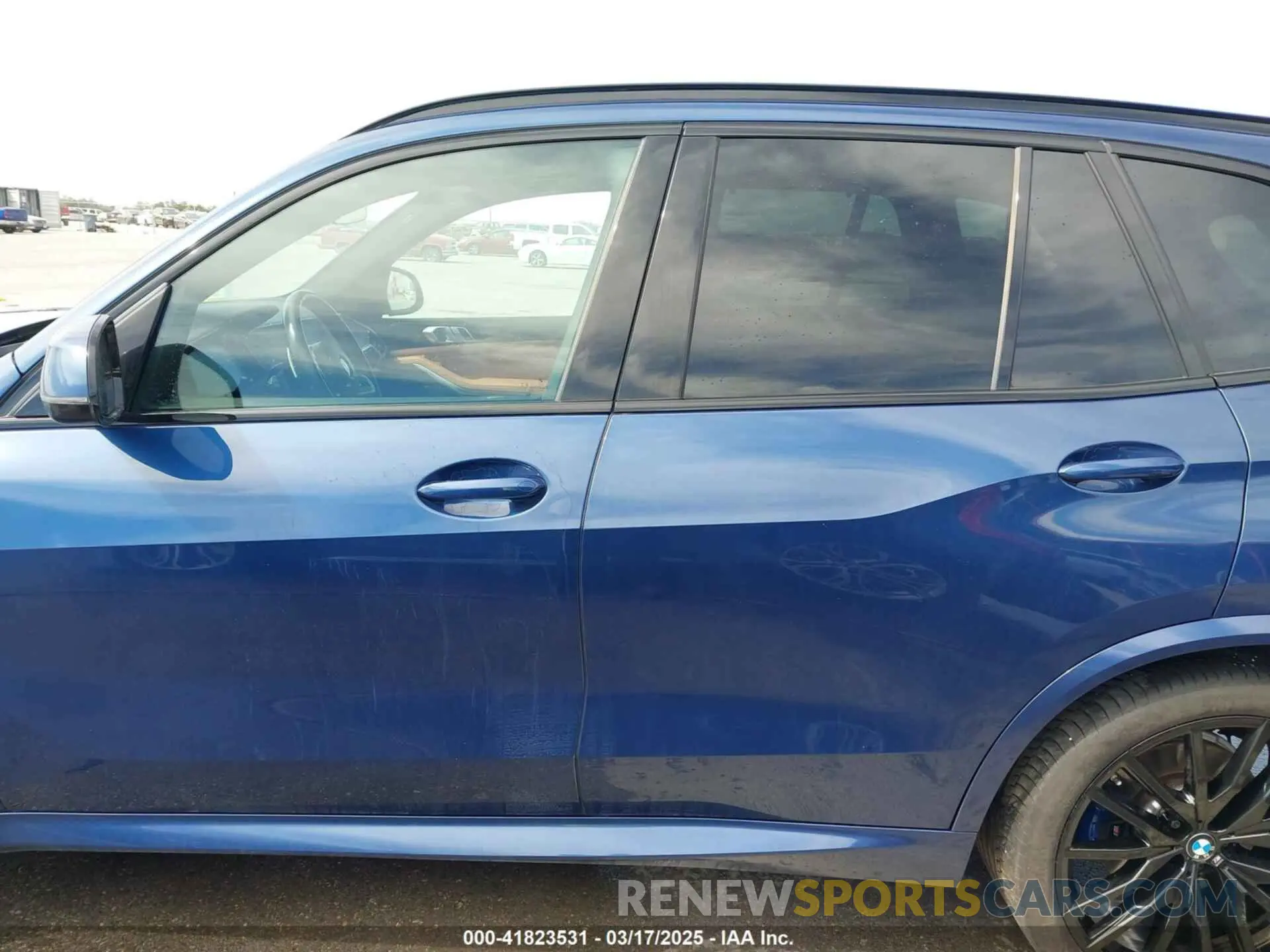 14 Photograph of a damaged car 5UXCR6C05N9K88827 BMW X5 2022