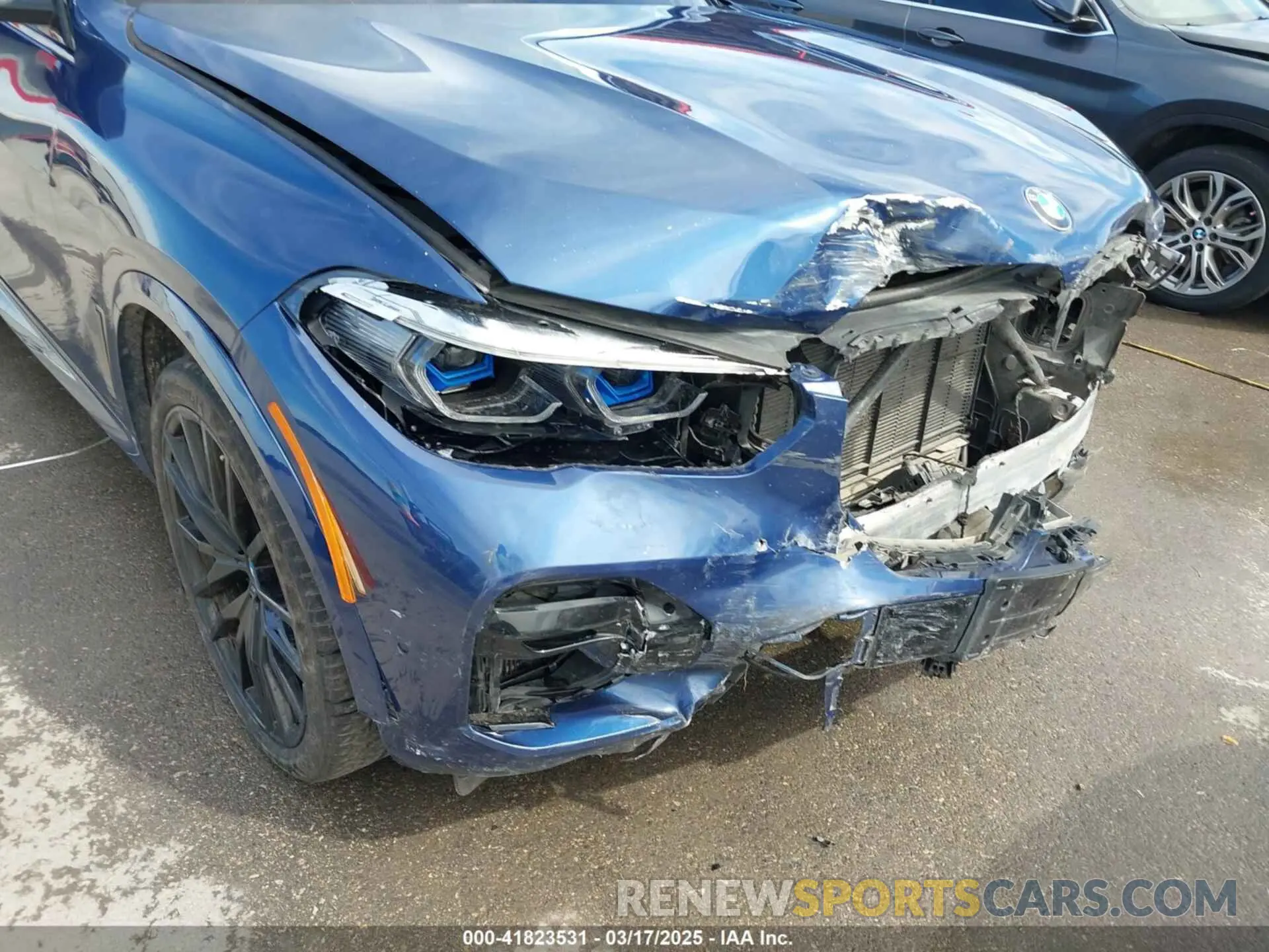 17 Photograph of a damaged car 5UXCR6C05N9K88827 BMW X5 2022