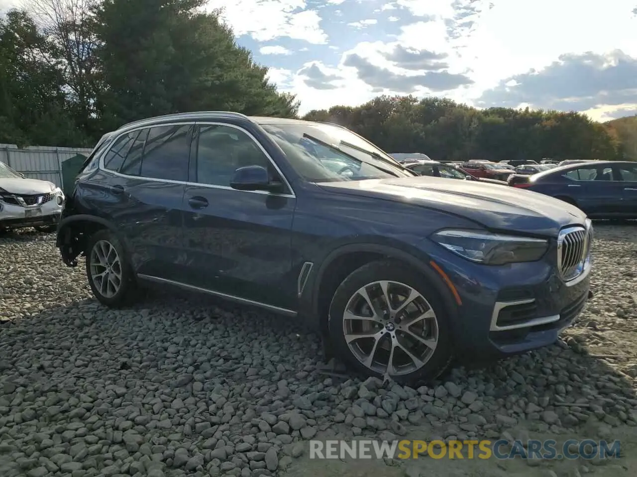 4 Photograph of a damaged car 5UXCR6C05N9M31887 BMW X5 2022