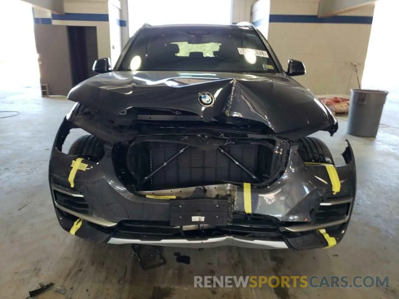 5 Photograph of a damaged car 5UXCR6C05N9N20200 BMW X5 2022