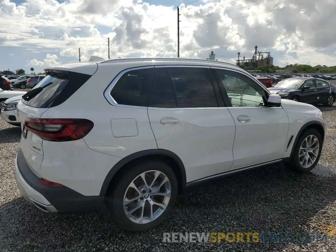 3 Photograph of a damaged car 5UXCR6C06N9J42663 BMW X5 2022