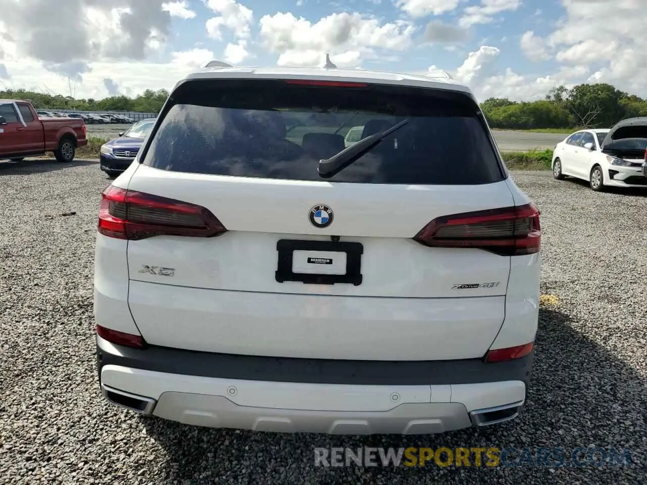 6 Photograph of a damaged car 5UXCR6C06N9J42663 BMW X5 2022