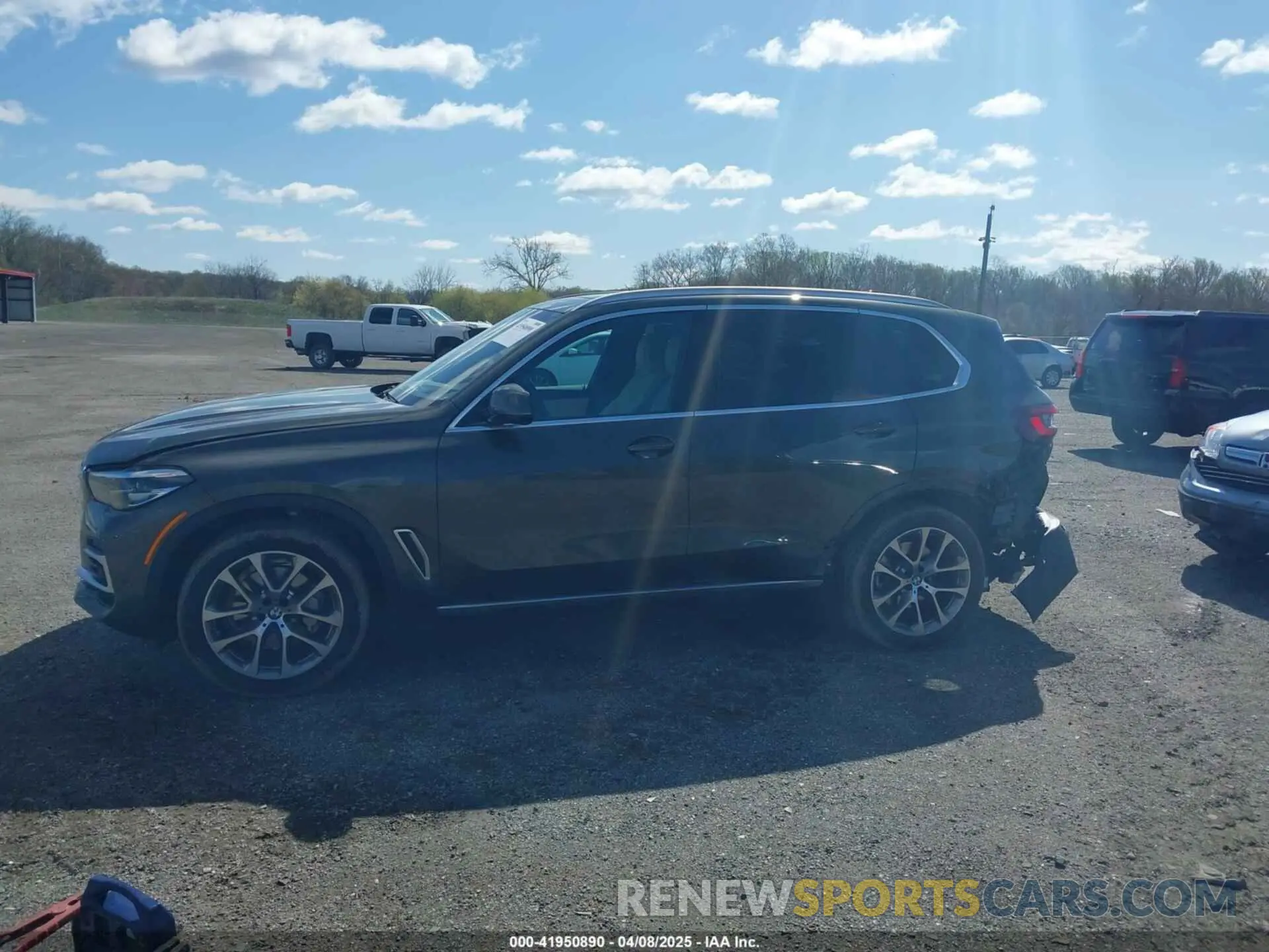 14 Photograph of a damaged car 5UXCR6C06N9L83350 BMW X5 2022