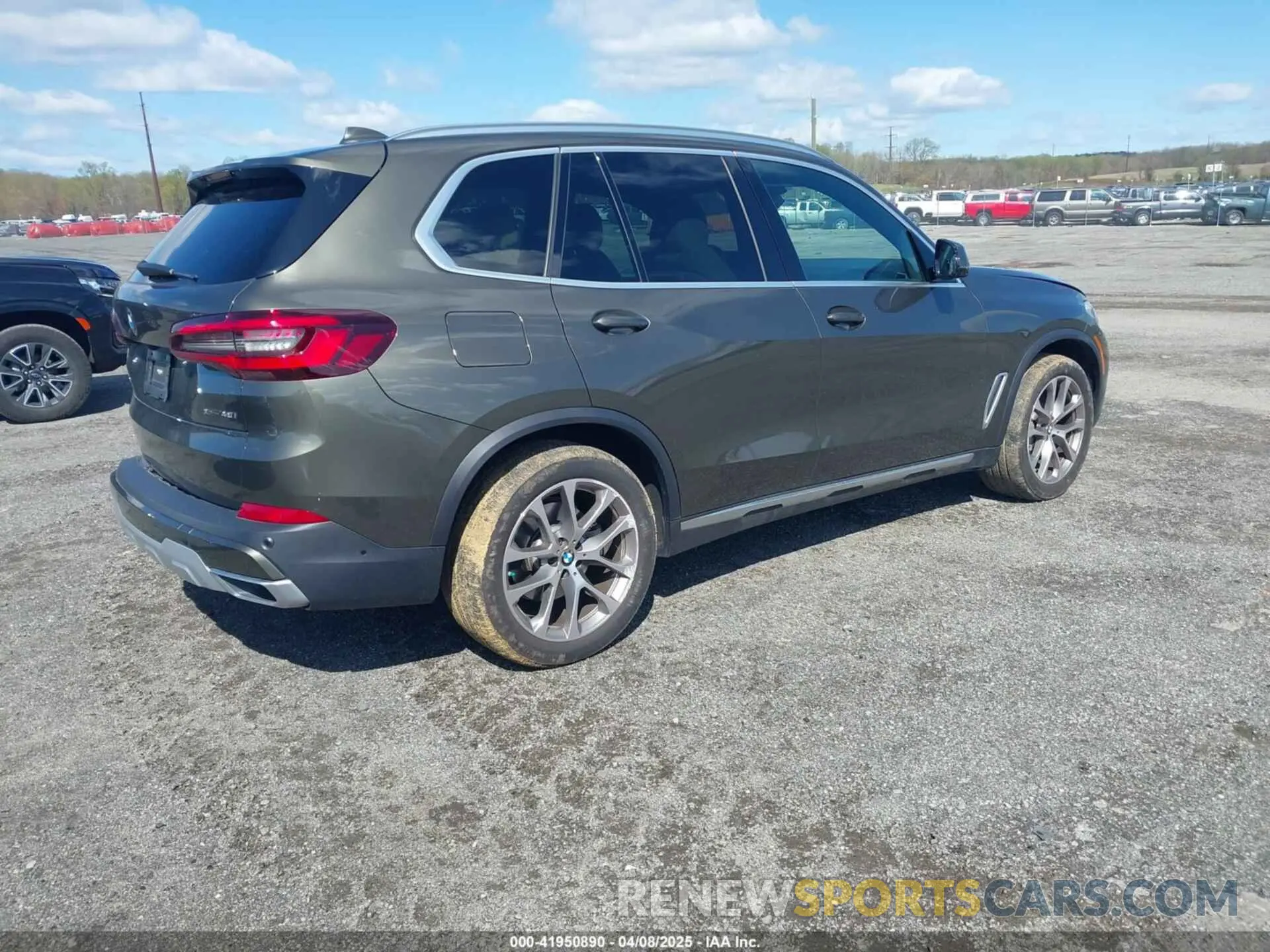 4 Photograph of a damaged car 5UXCR6C06N9L83350 BMW X5 2022
