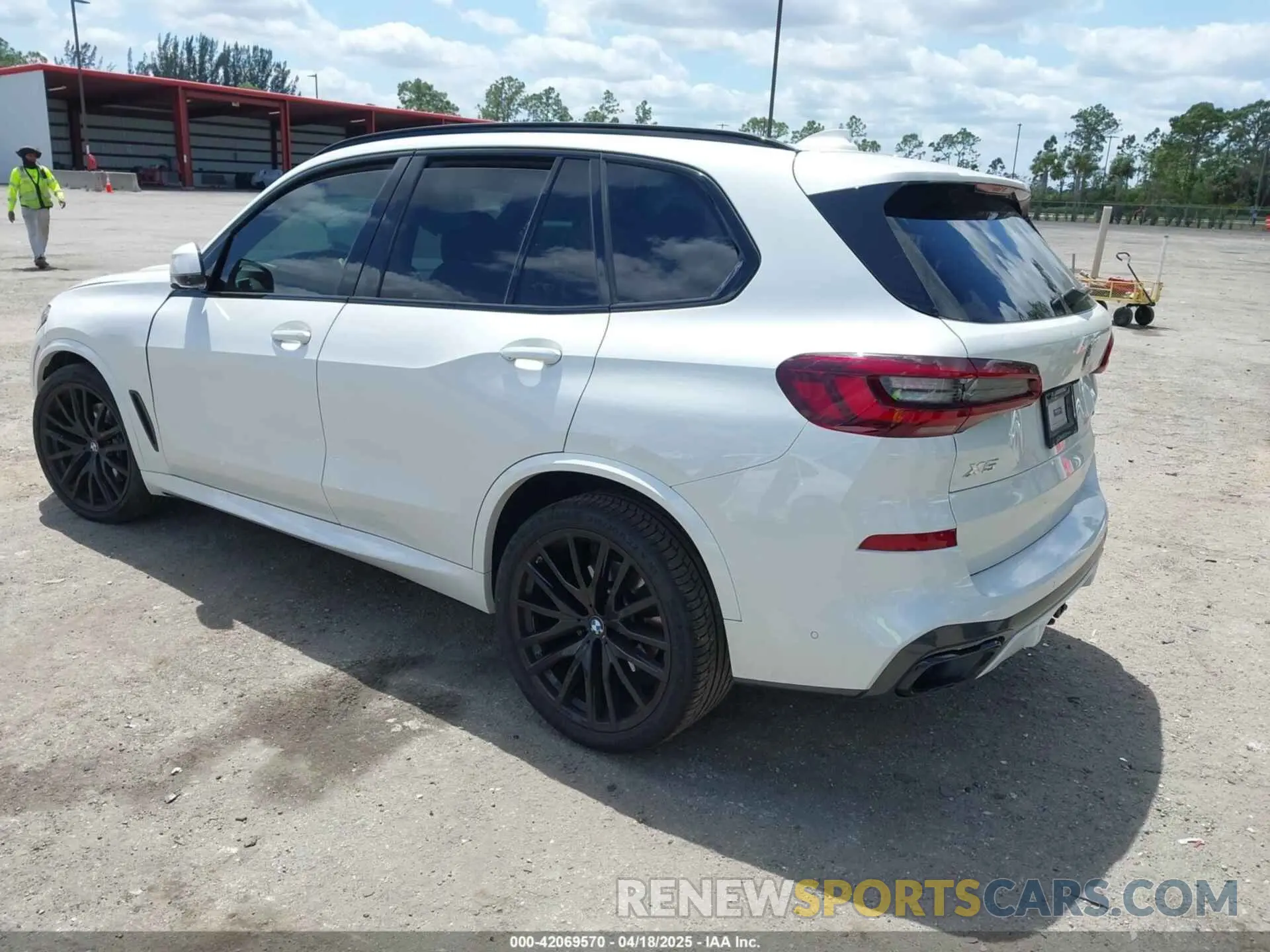 3 Photograph of a damaged car 5UXCR6C06N9M91113 BMW X5 2022