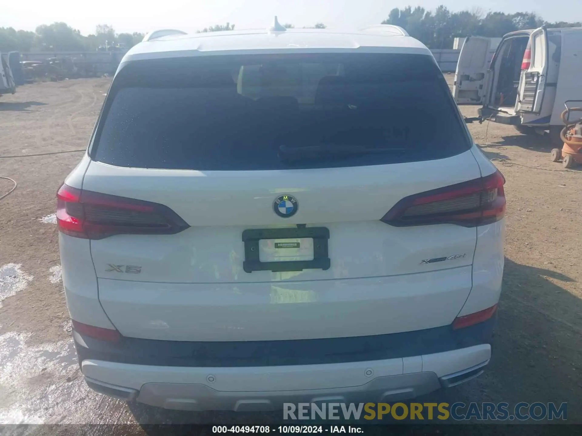 17 Photograph of a damaged car 5UXCR6C08N9J87023 BMW X5 2022