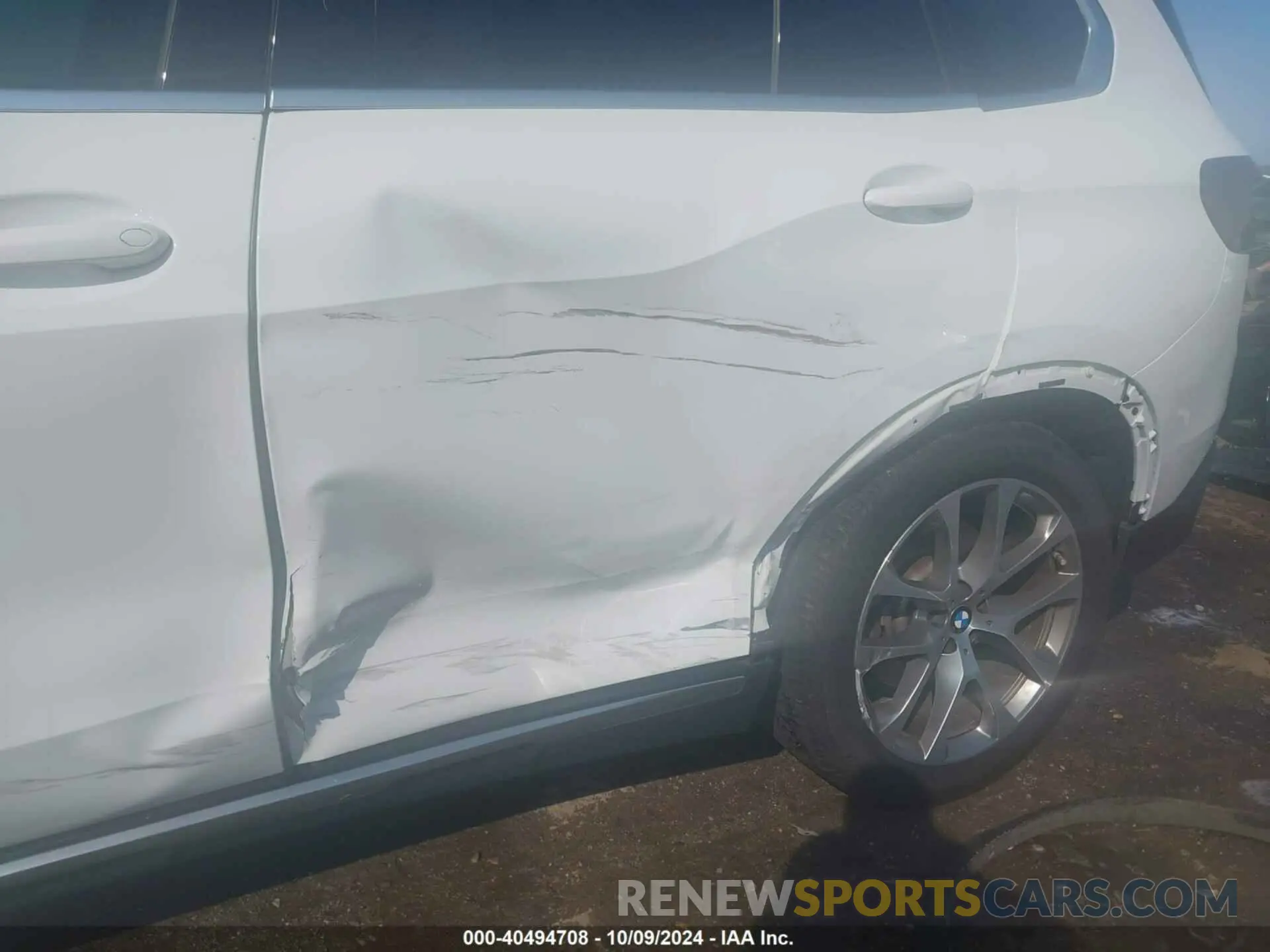 6 Photograph of a damaged car 5UXCR6C08N9J87023 BMW X5 2022