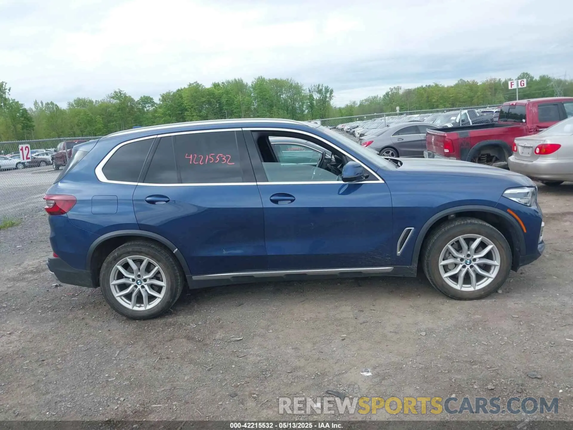13 Photograph of a damaged car 5UXCR6C08N9J99866 BMW X5 2022