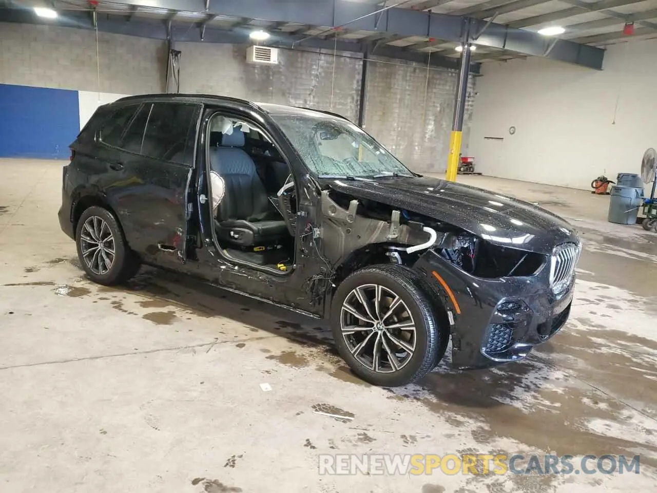 4 Photograph of a damaged car 5UXCR6C08N9L30987 BMW X5 2022