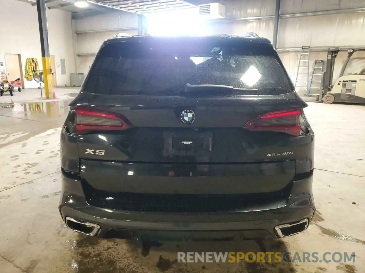 6 Photograph of a damaged car 5UXCR6C08N9L30987 BMW X5 2022