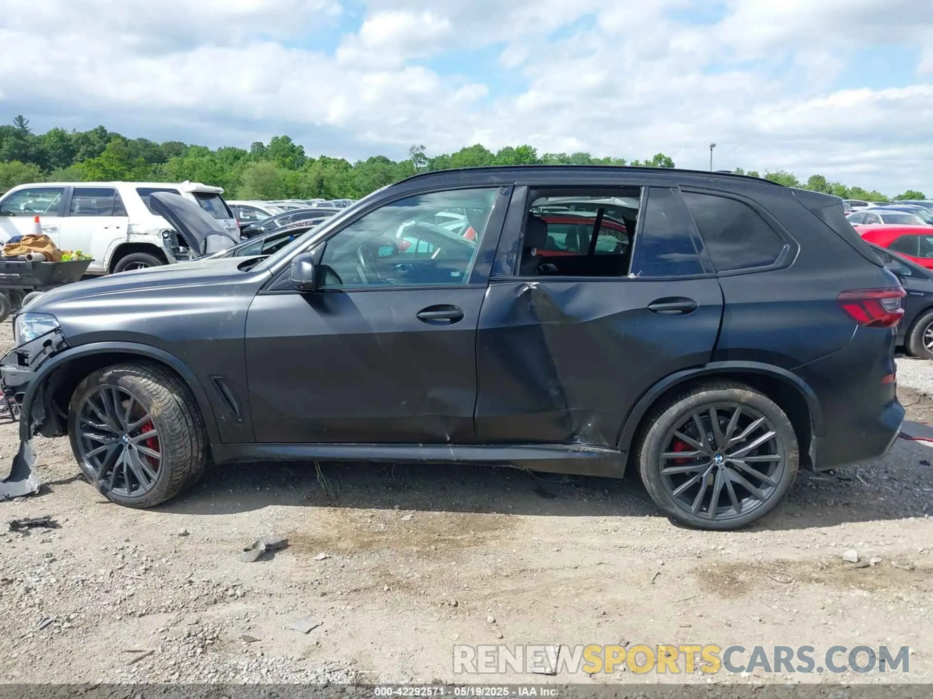 14 Photograph of a damaged car 5UXCR6C08N9L39205 BMW X5 2022