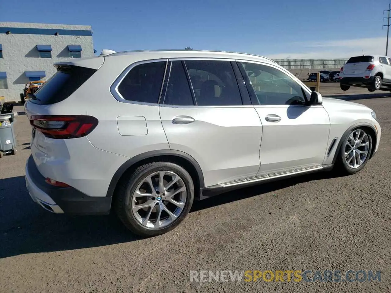3 Photograph of a damaged car 5UXCR6C08N9L61964 BMW X5 2022
