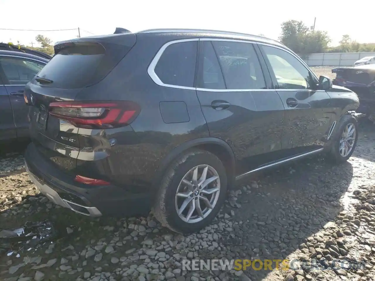 4 Photograph of a damaged car 5UXCR6C09N9J19538 BMW X5 2022