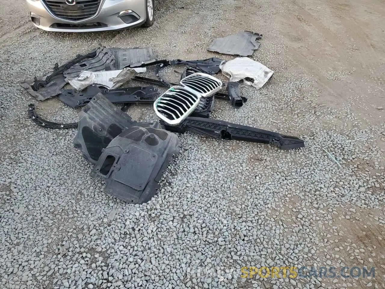 13 Photograph of a damaged car 5UXCR6C09N9J76340 BMW X5 2022