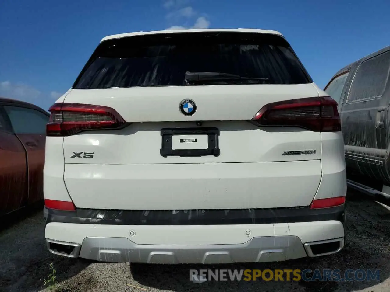 6 Photograph of a damaged car 5UXCR6C09N9K52834 BMW X5 2022