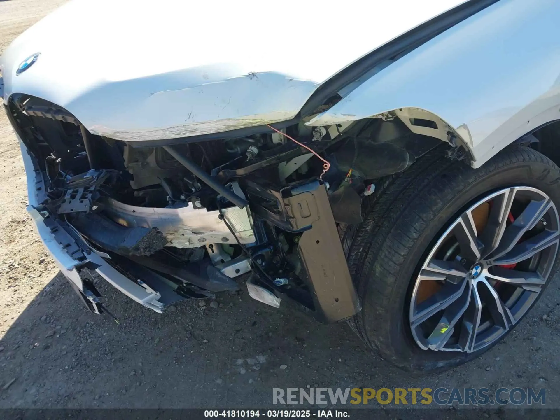 17 Photograph of a damaged car 5UXCR6C09N9K81119 BMW X5 2022