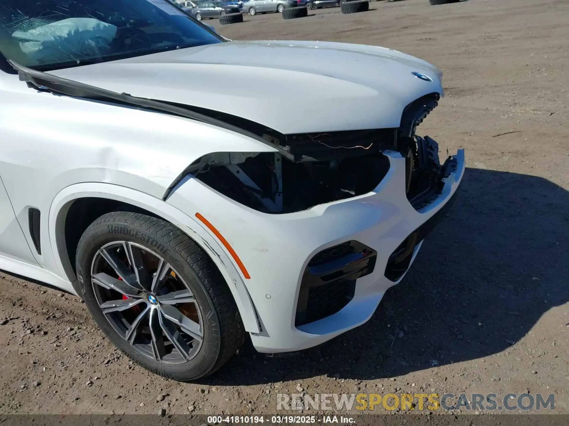 18 Photograph of a damaged car 5UXCR6C09N9K81119 BMW X5 2022