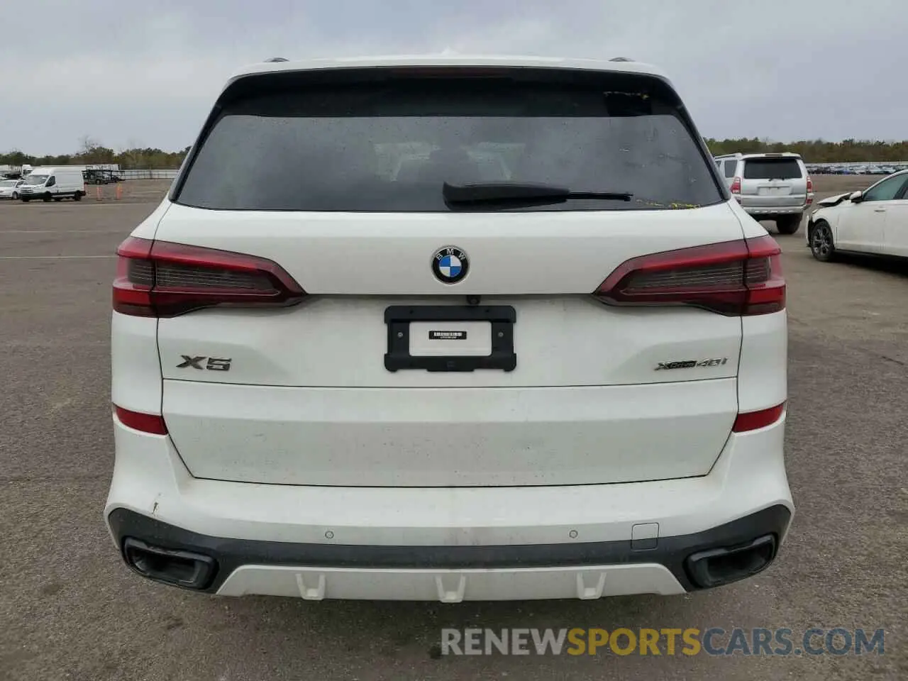6 Photograph of a damaged car 5UXCR6C09N9L36586 BMW X5 2022