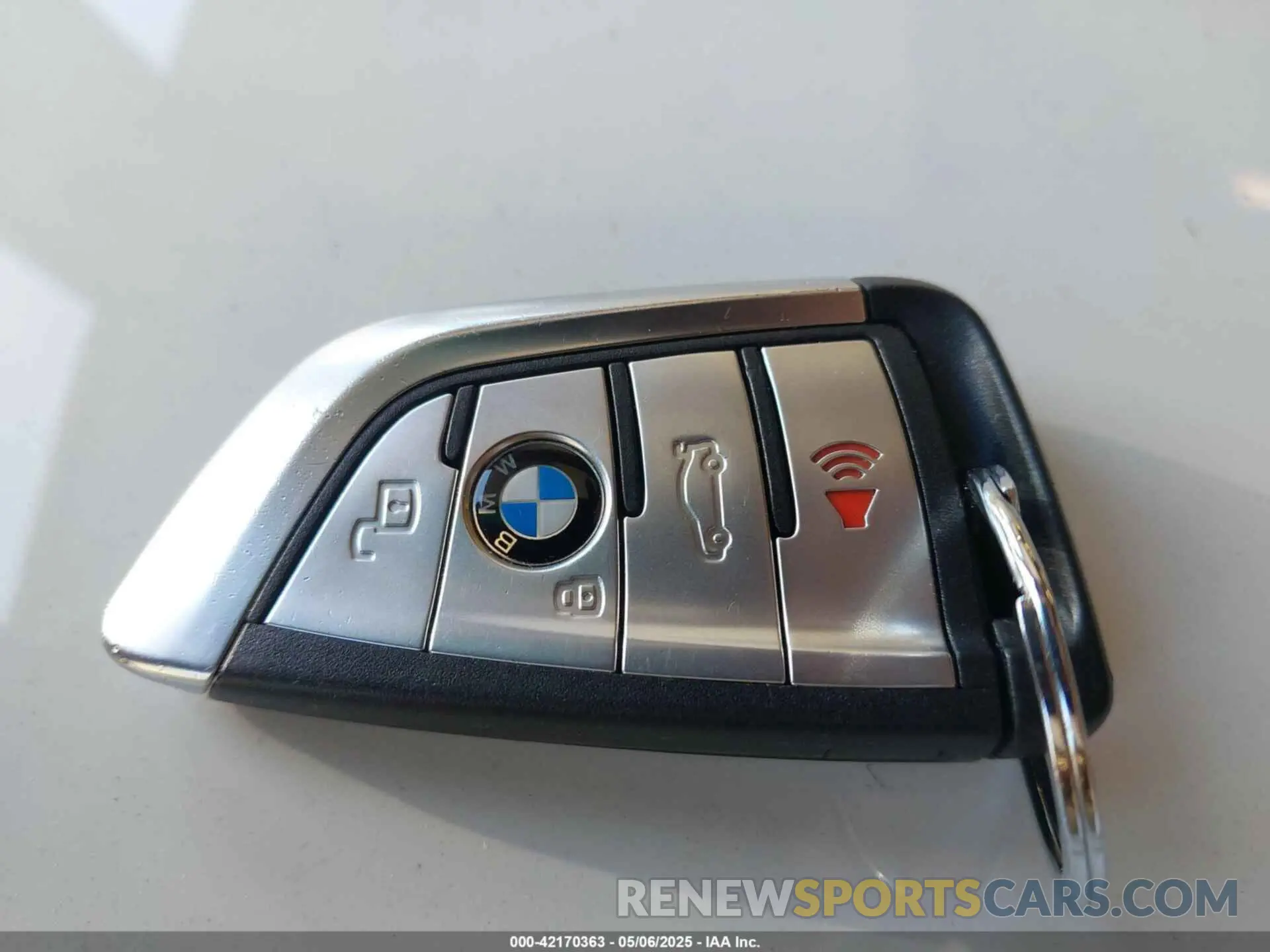 11 Photograph of a damaged car 5UXCR6C09N9M21945 BMW X5 2022