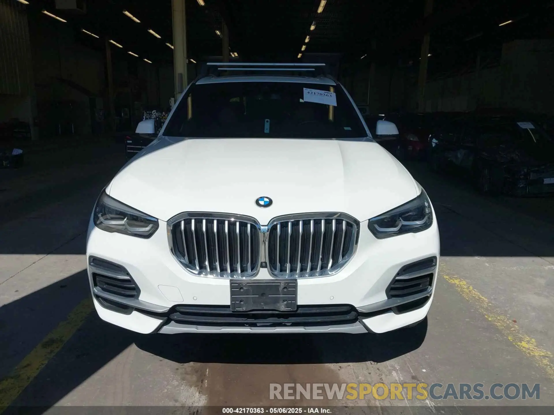 13 Photograph of a damaged car 5UXCR6C09N9M21945 BMW X5 2022