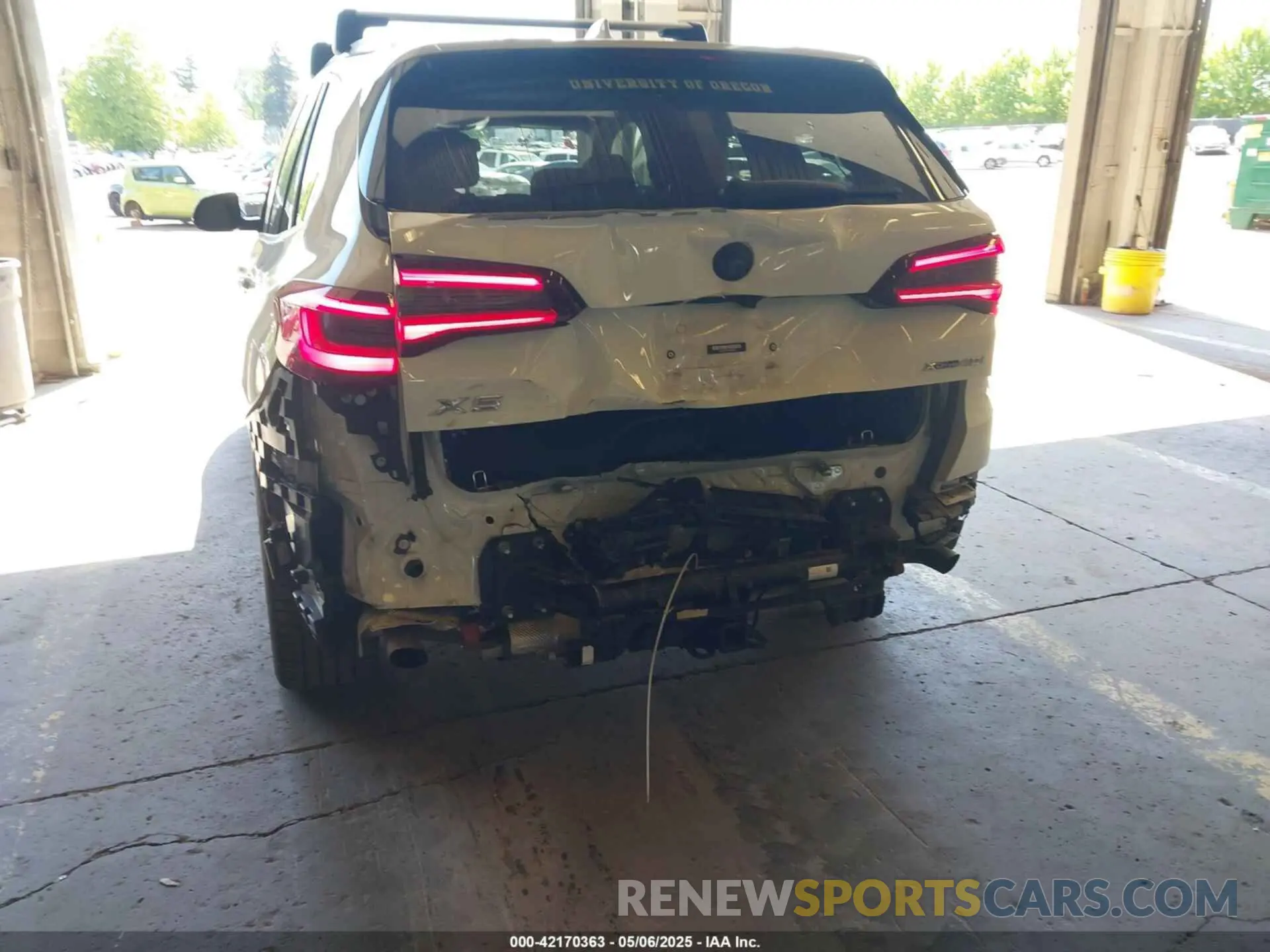 19 Photograph of a damaged car 5UXCR6C09N9M21945 BMW X5 2022
