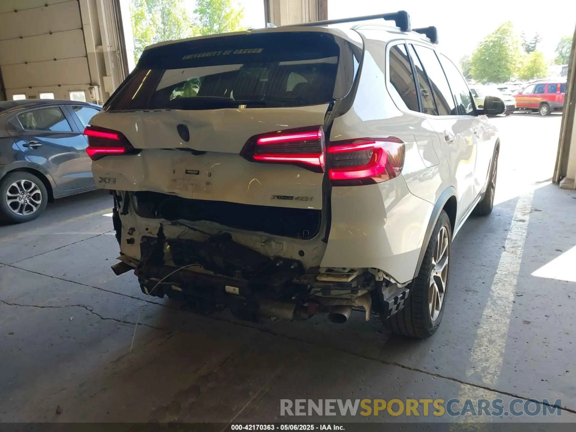 21 Photograph of a damaged car 5UXCR6C09N9M21945 BMW X5 2022