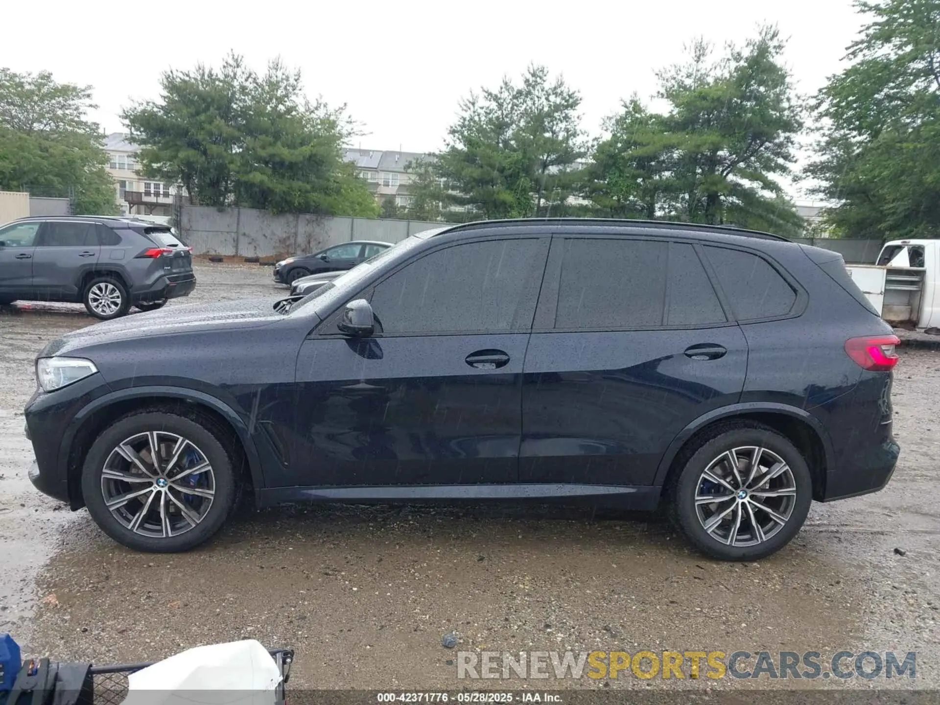 14 Photograph of a damaged car 5UXCR6C0XN9K22953 BMW X5 2022
