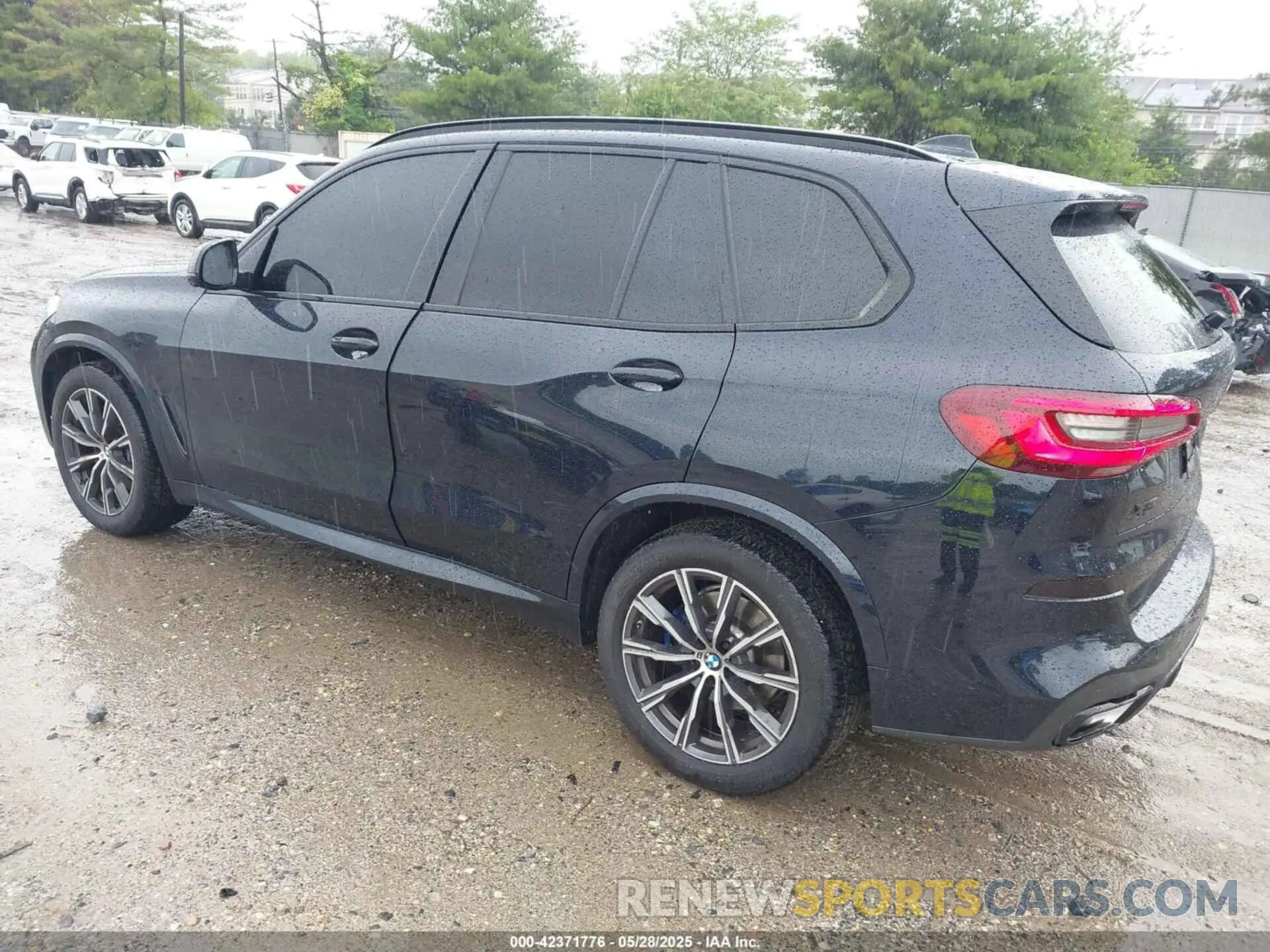 3 Photograph of a damaged car 5UXCR6C0XN9K22953 BMW X5 2022