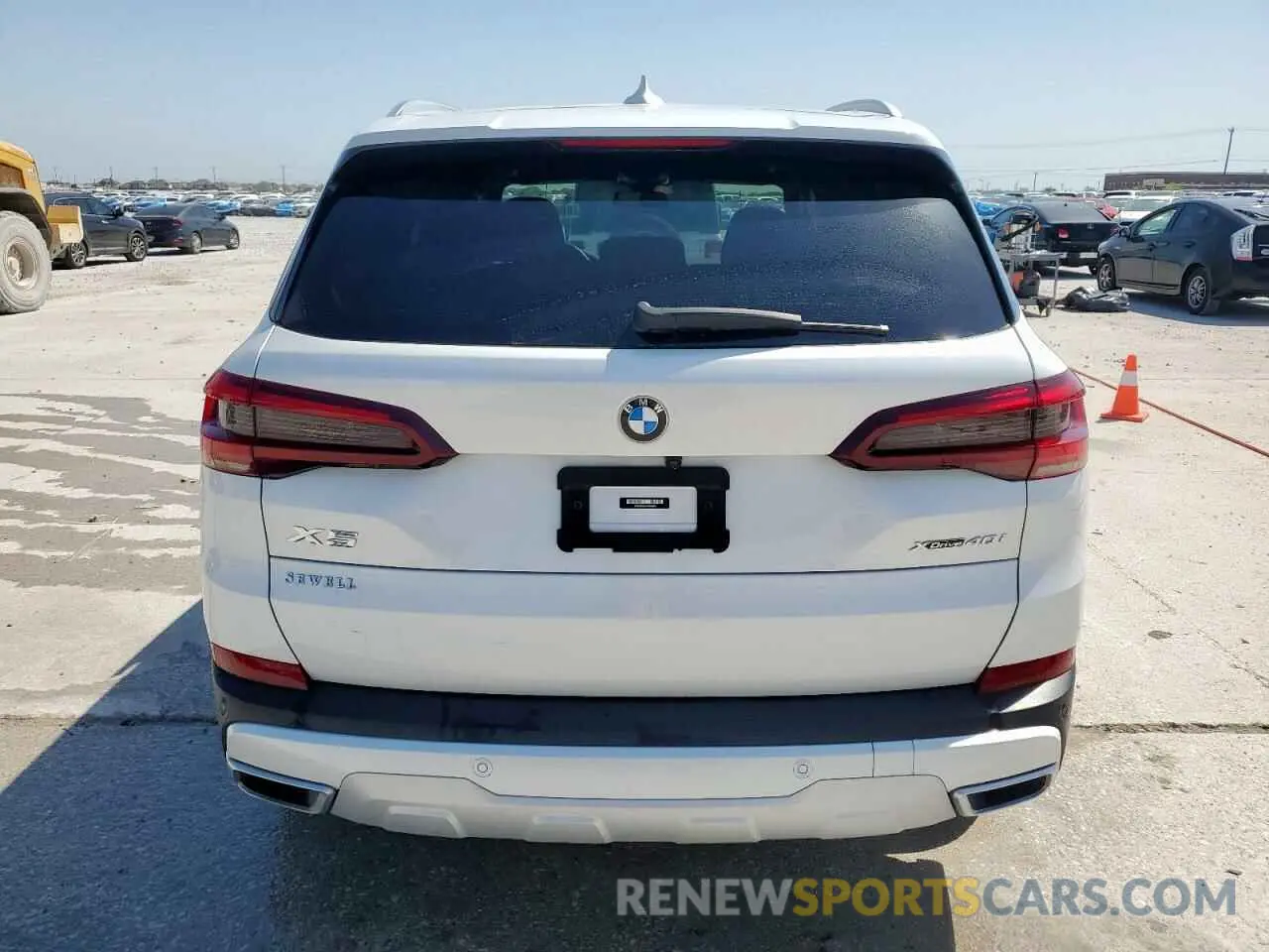 6 Photograph of a damaged car 5UXCR6C0XN9K68069 BMW X5 2022