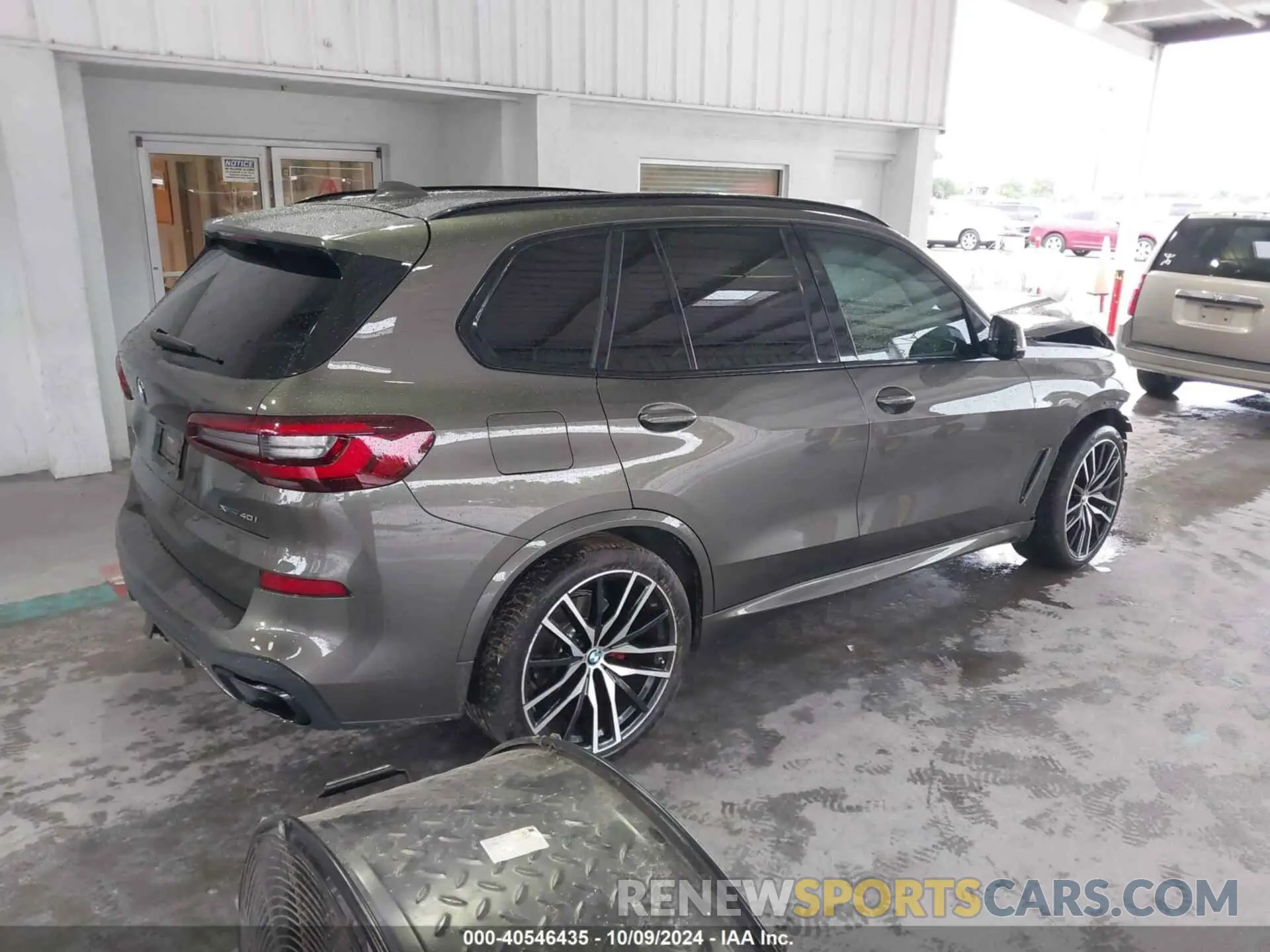4 Photograph of a damaged car 5UXCR6C0XN9M34655 BMW X5 2022