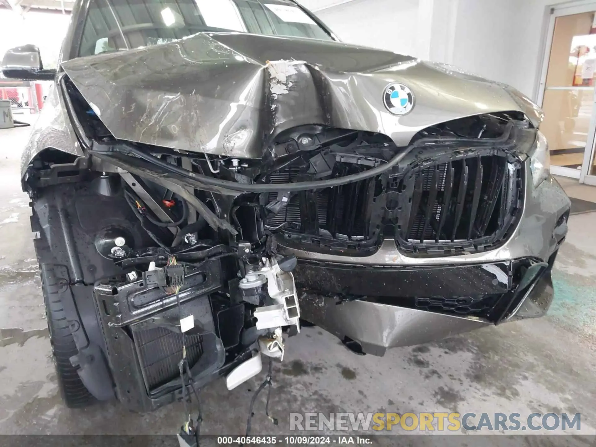 6 Photograph of a damaged car 5UXCR6C0XN9M34655 BMW X5 2022