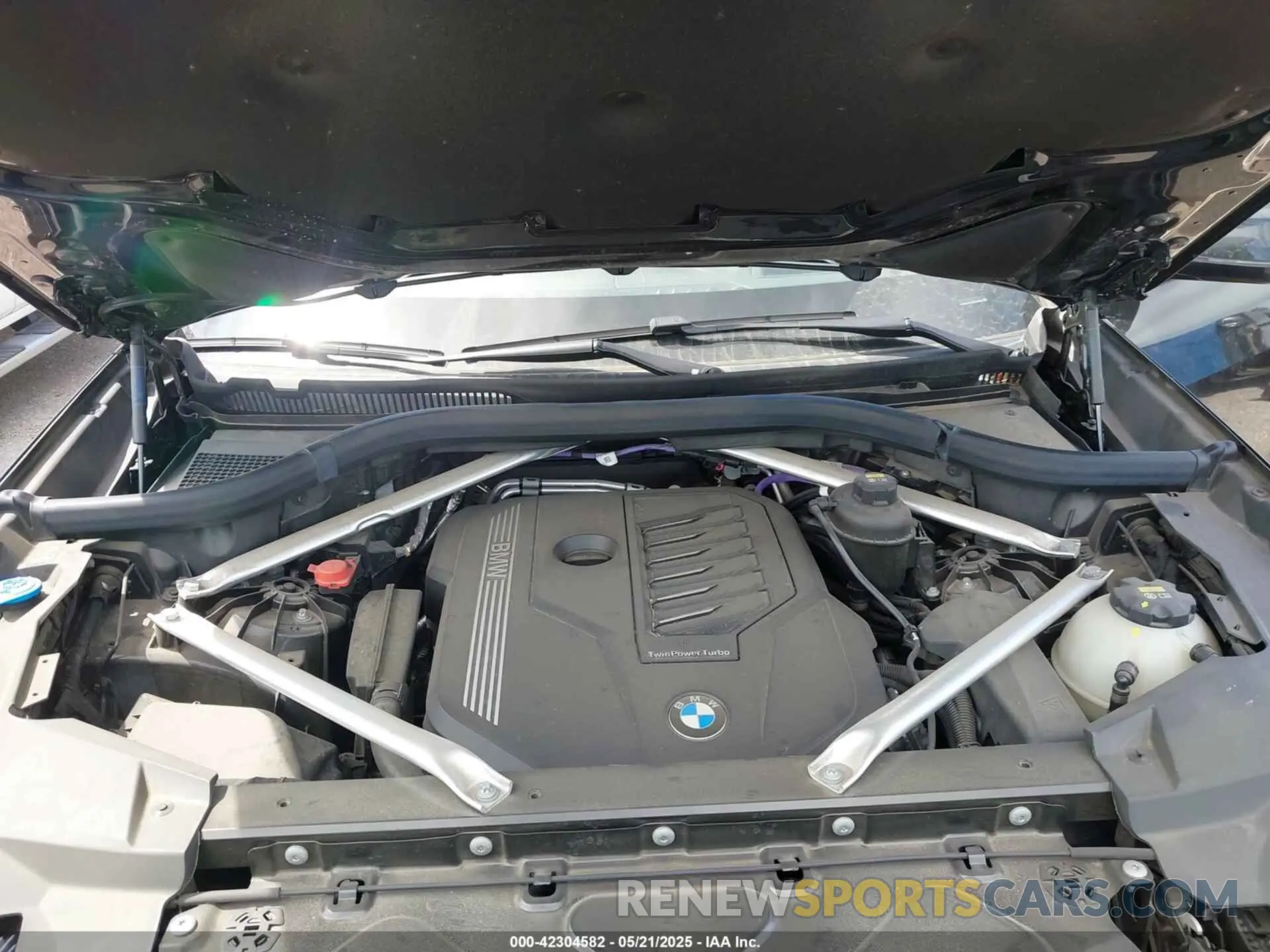 10 Photograph of a damaged car 5UXCR6C0XN9N16790 BMW X5 2022