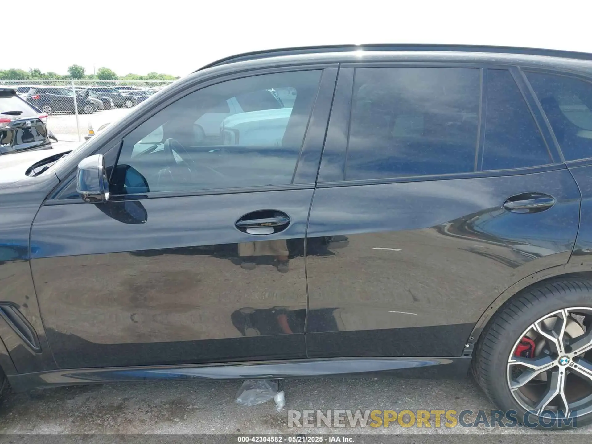 14 Photograph of a damaged car 5UXCR6C0XN9N16790 BMW X5 2022