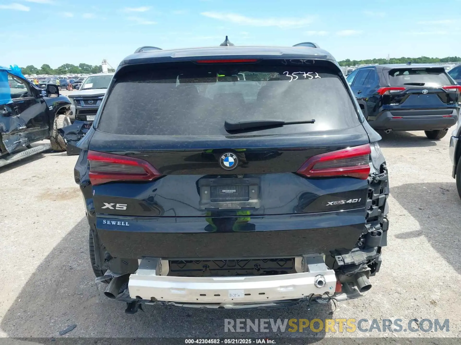 16 Photograph of a damaged car 5UXCR6C0XN9N16790 BMW X5 2022