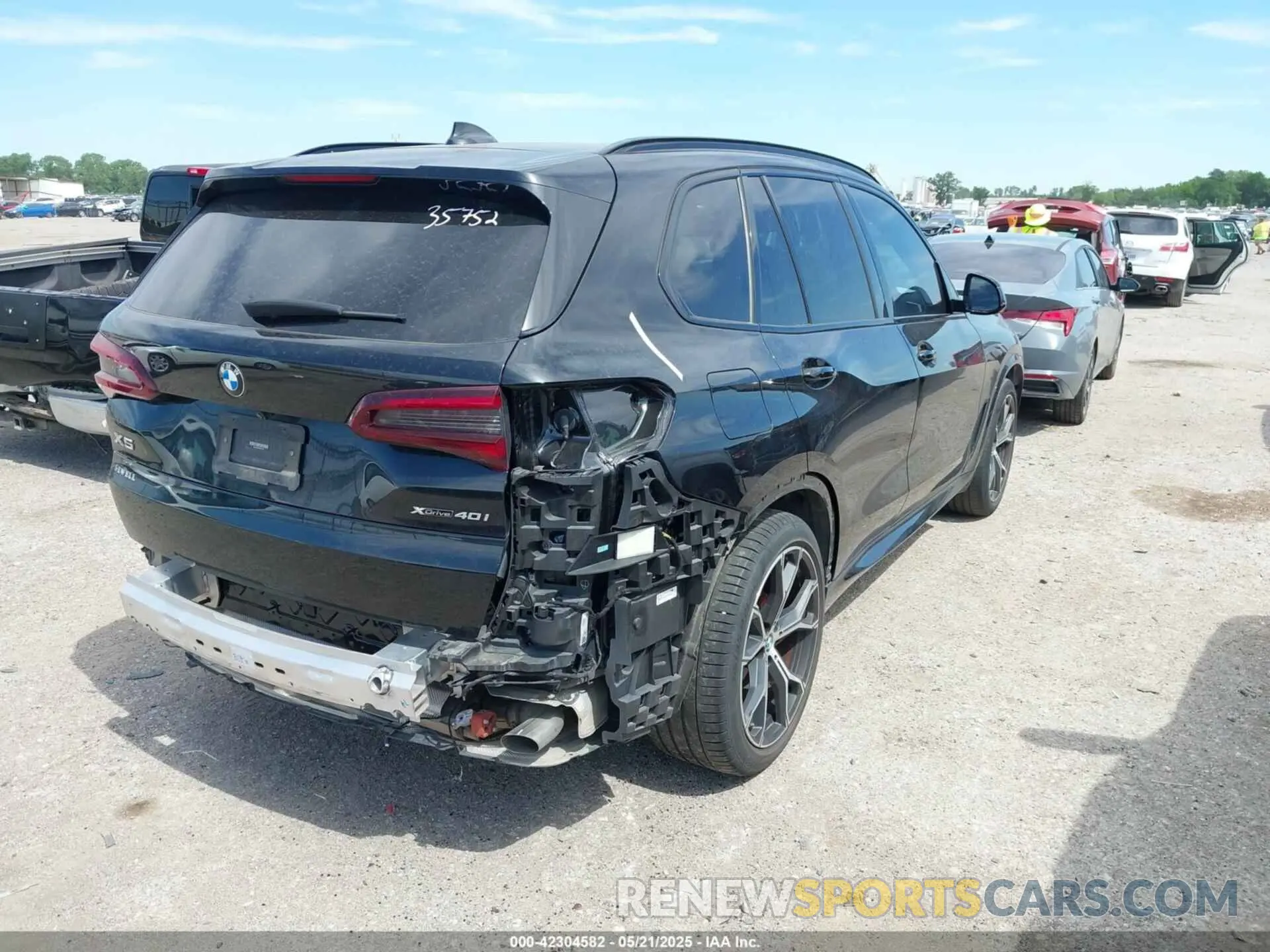 4 Photograph of a damaged car 5UXCR6C0XN9N16790 BMW X5 2022