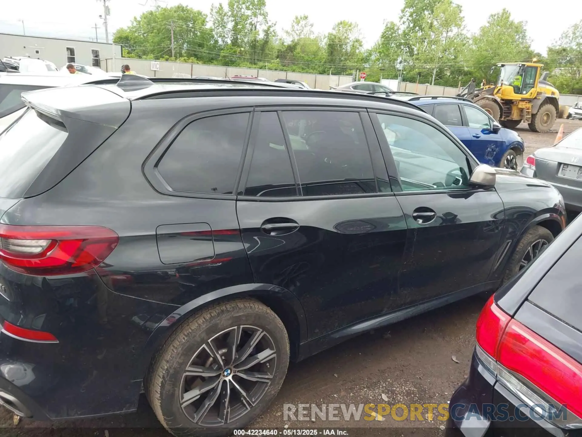 13 Photograph of a damaged car 5UXJU4C01N9K56922 BMW X5 2022