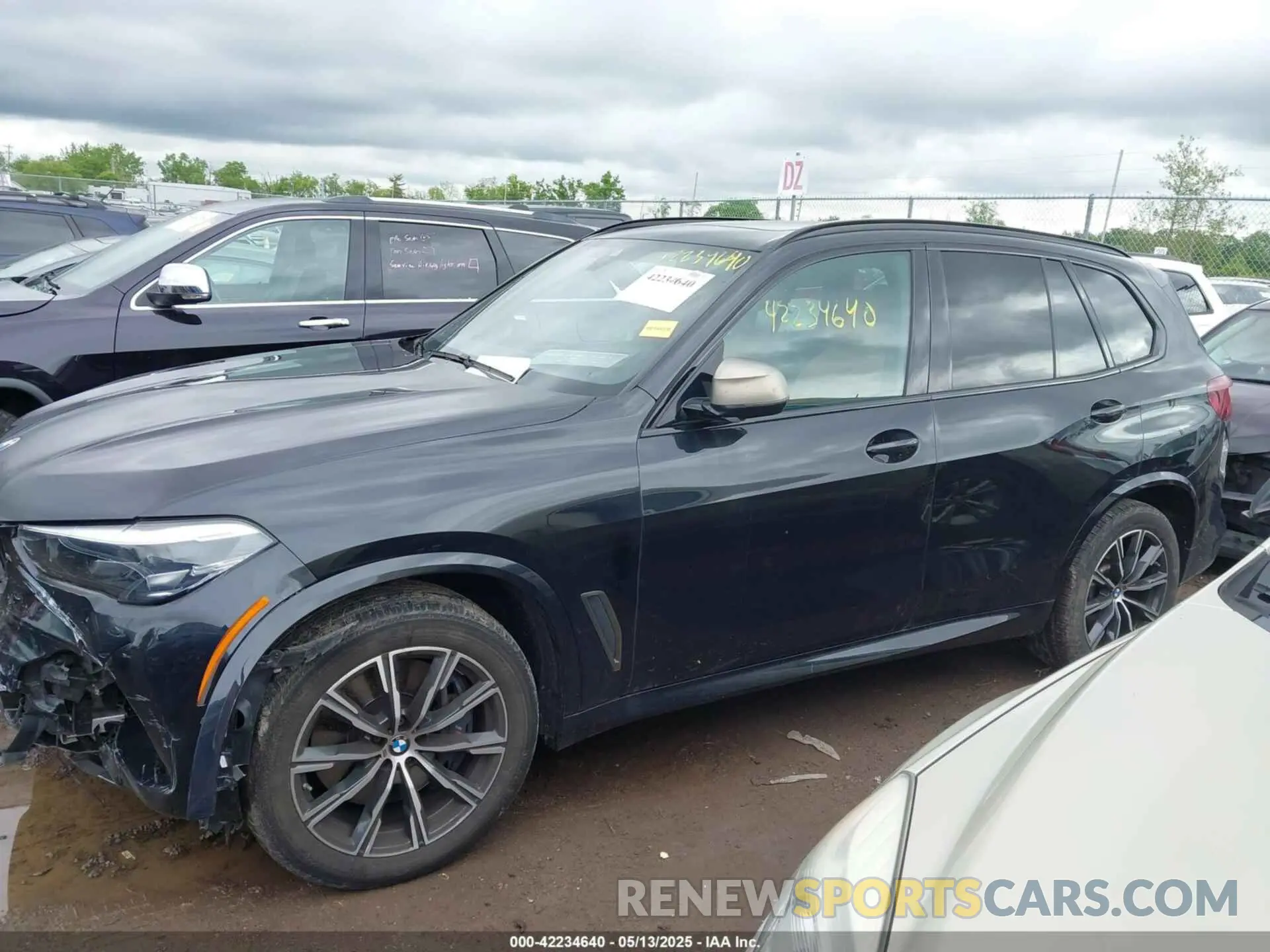 14 Photograph of a damaged car 5UXJU4C01N9K56922 BMW X5 2022