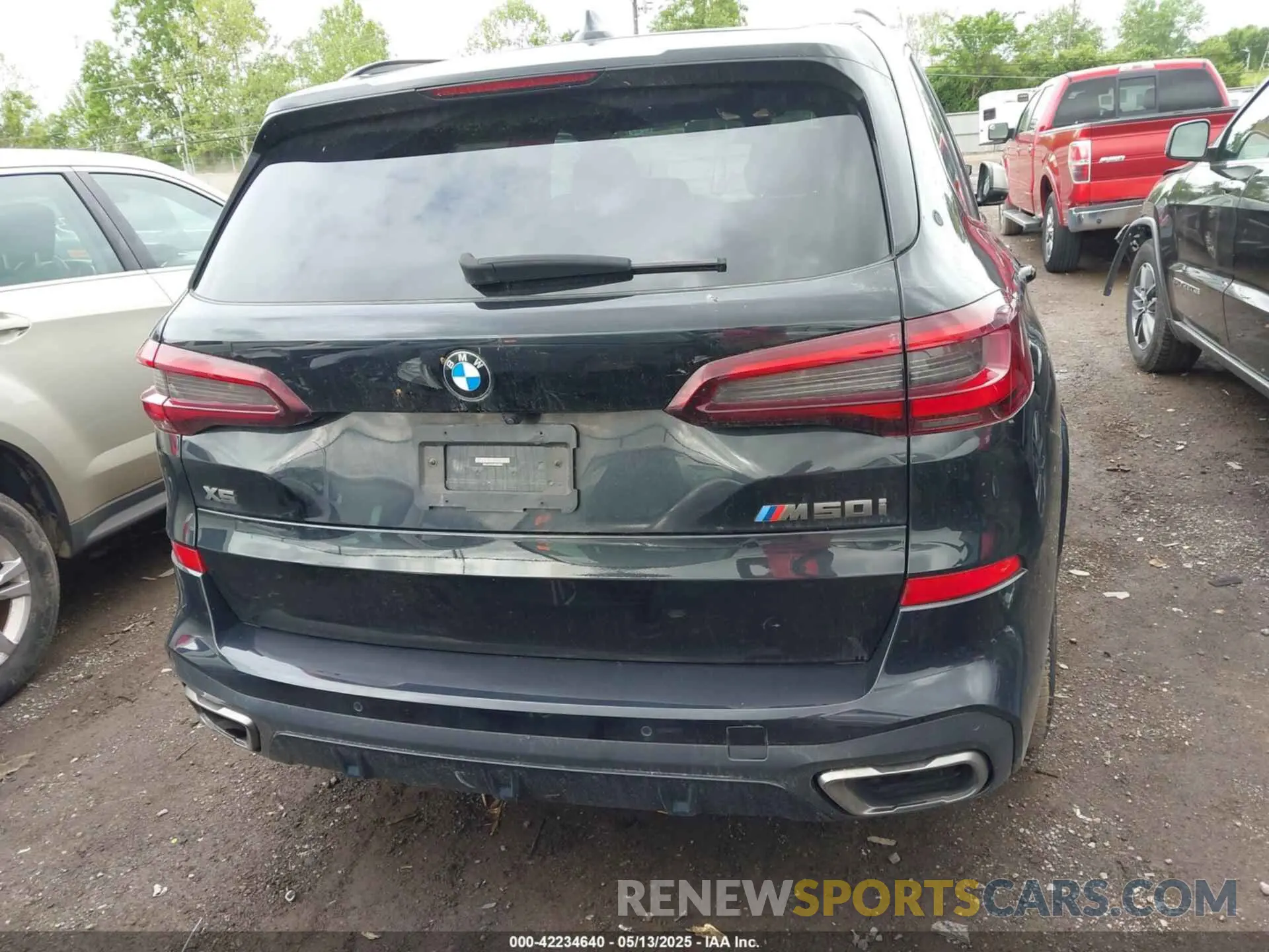 16 Photograph of a damaged car 5UXJU4C01N9K56922 BMW X5 2022