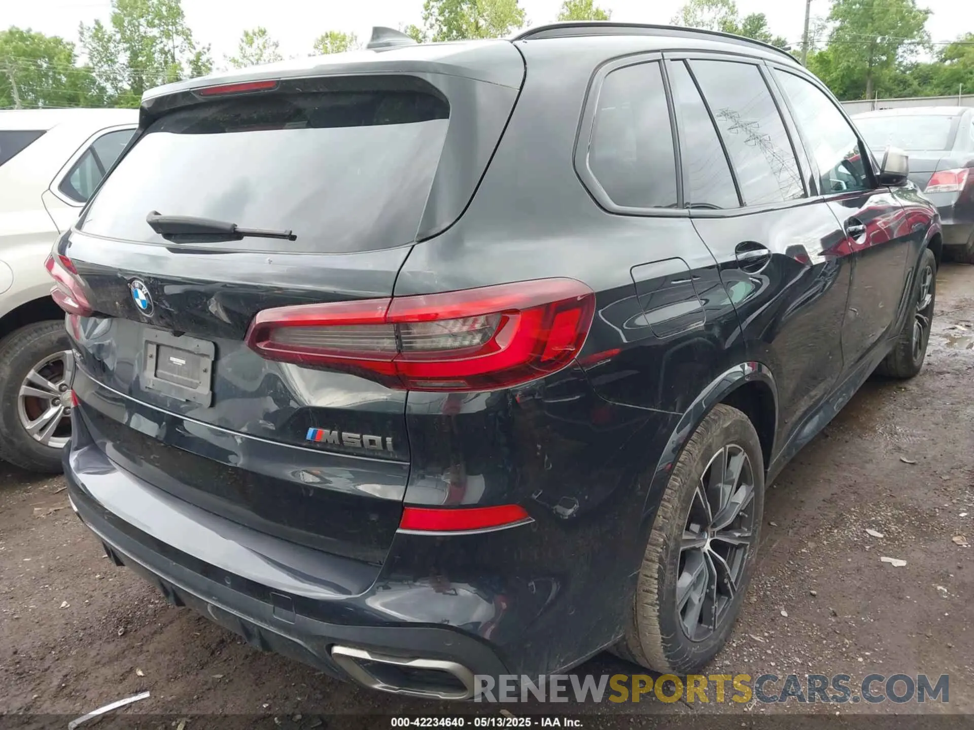 4 Photograph of a damaged car 5UXJU4C01N9K56922 BMW X5 2022