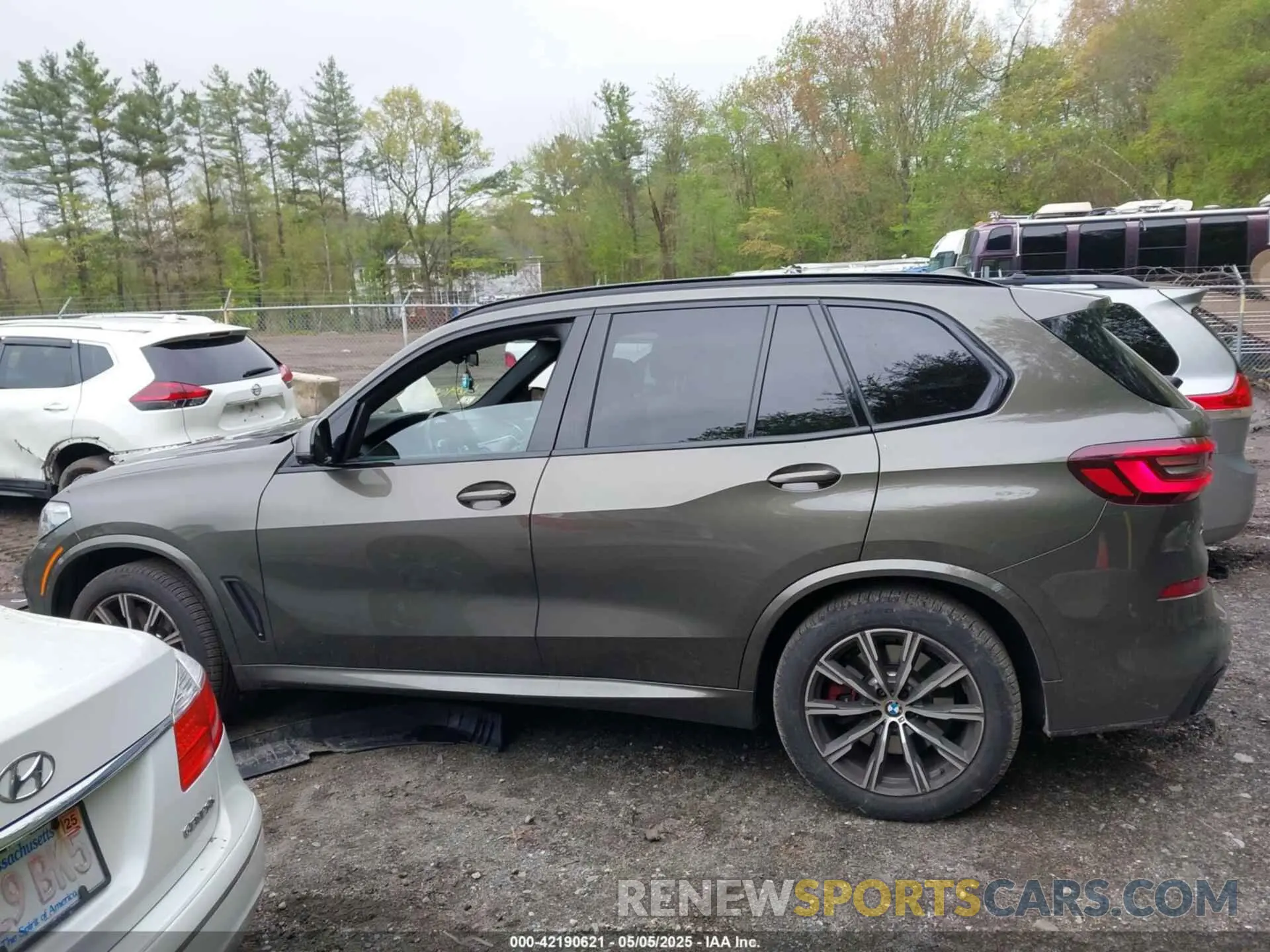 14 Photograph of a damaged car 5UXJU4C06N9M02604 BMW X5 2022