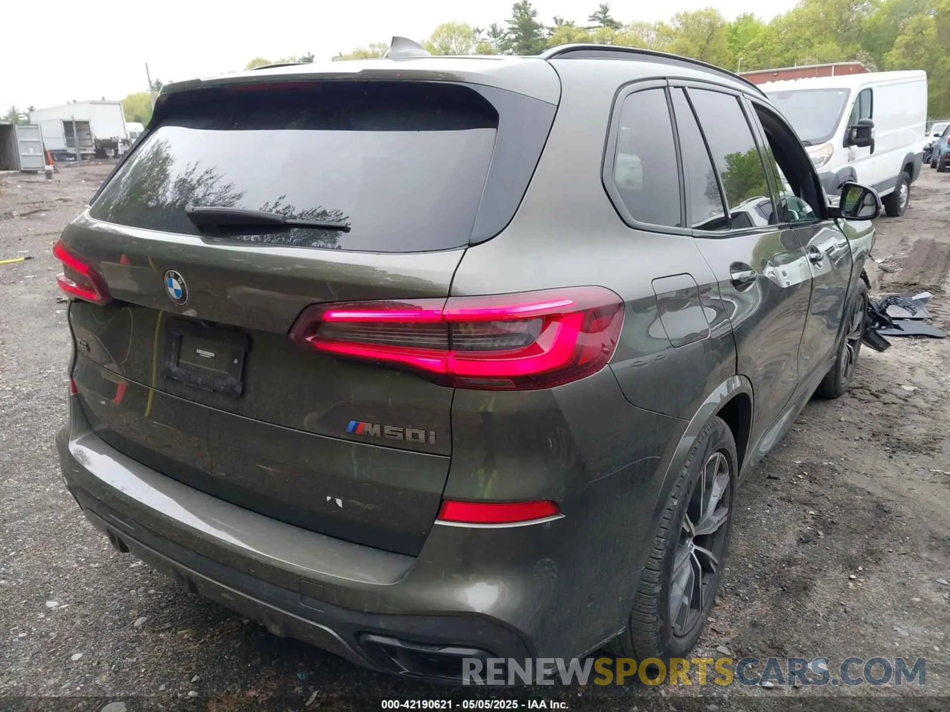 4 Photograph of a damaged car 5UXJU4C06N9M02604 BMW X5 2022