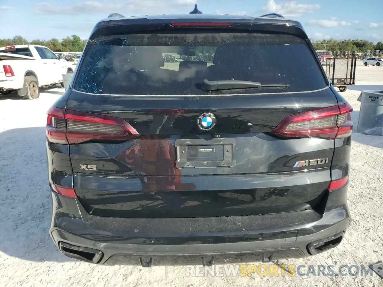 6 Photograph of a damaged car 5UXJU4C07N9M64559 BMW X5 2022