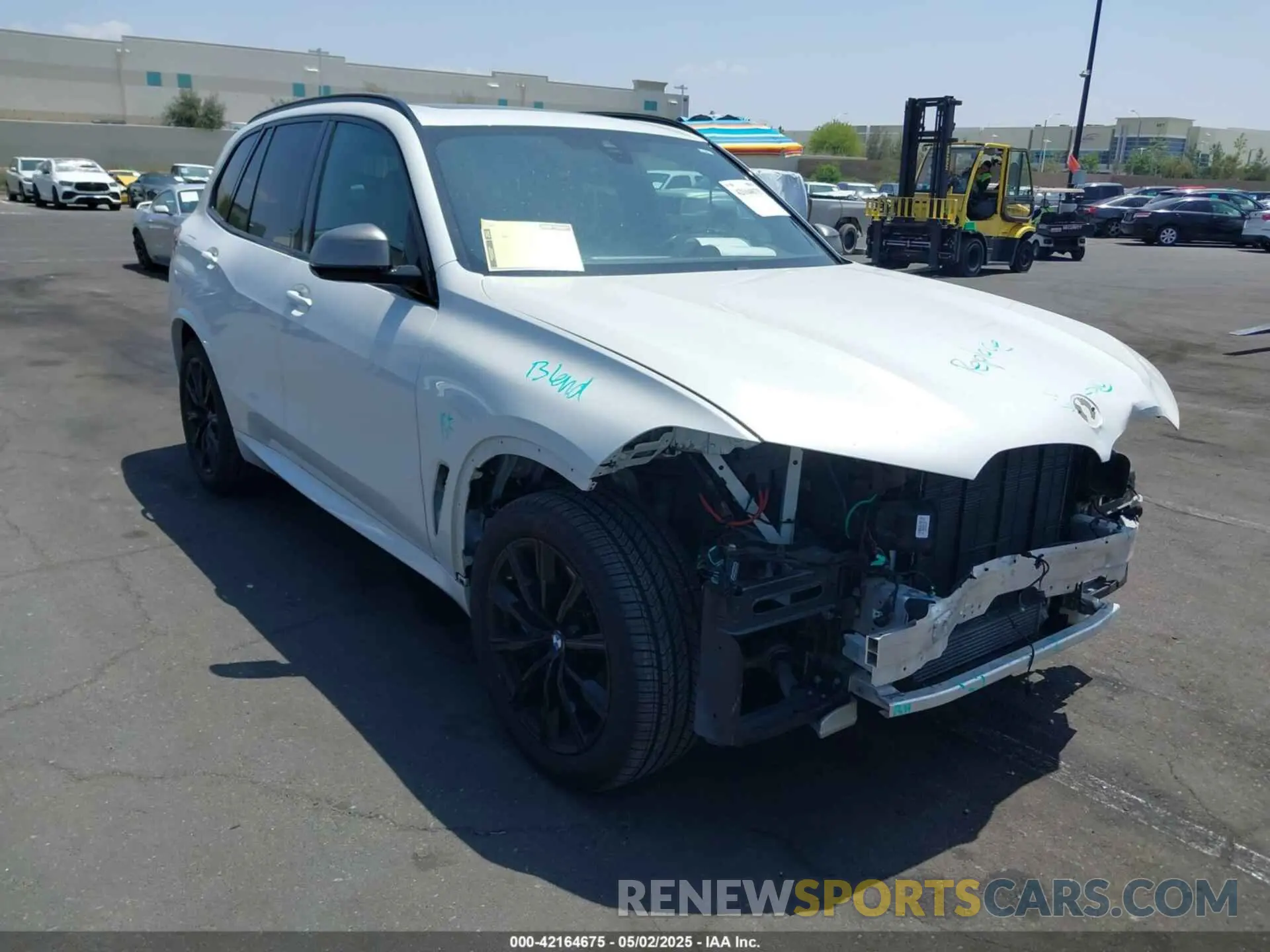14 Photograph of a damaged car 5UXJU4C08N9K80960 BMW X5 2022