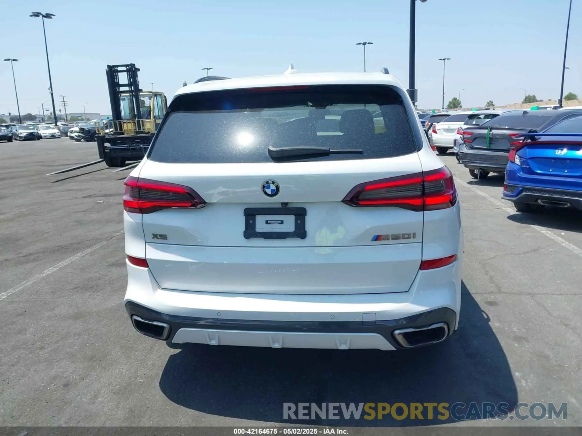 17 Photograph of a damaged car 5UXJU4C08N9K80960 BMW X5 2022