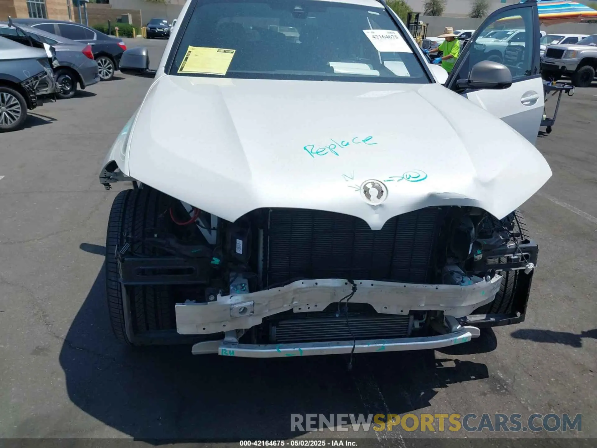 6 Photograph of a damaged car 5UXJU4C08N9K80960 BMW X5 2022