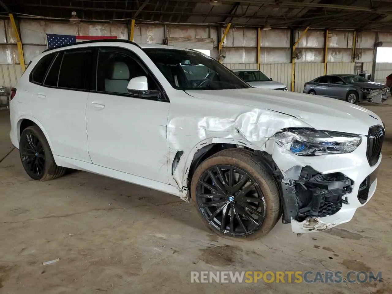 4 Photograph of a damaged car 5UXJU4C09N9L78797 BMW X5 2022